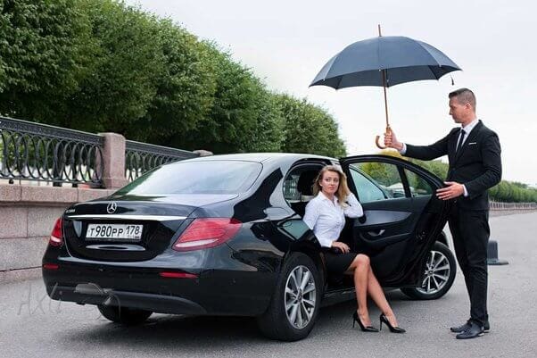 IMG_0860 Luxury events transportation in St. Louis featuring a professional chauffeur and premium black car service for corporate arrivals and special occasions.